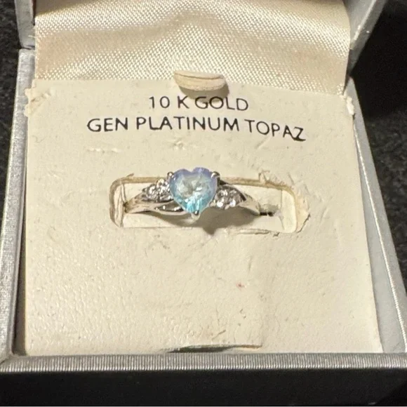 Beautiful sparkling Genuine Mystic 10k gold Topaz Ring - Picture 2 of 9